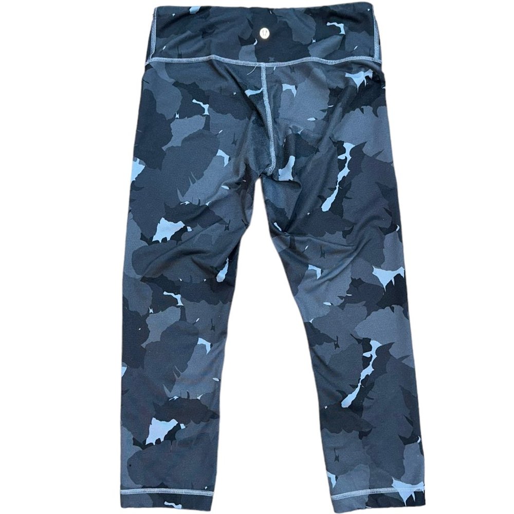 Lululemon Blue Grey Leaf Camo Print Cropped Leggings Size 6